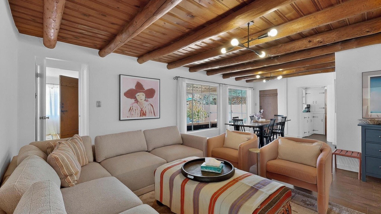 Photo of Livingroom in Raynolds Addition