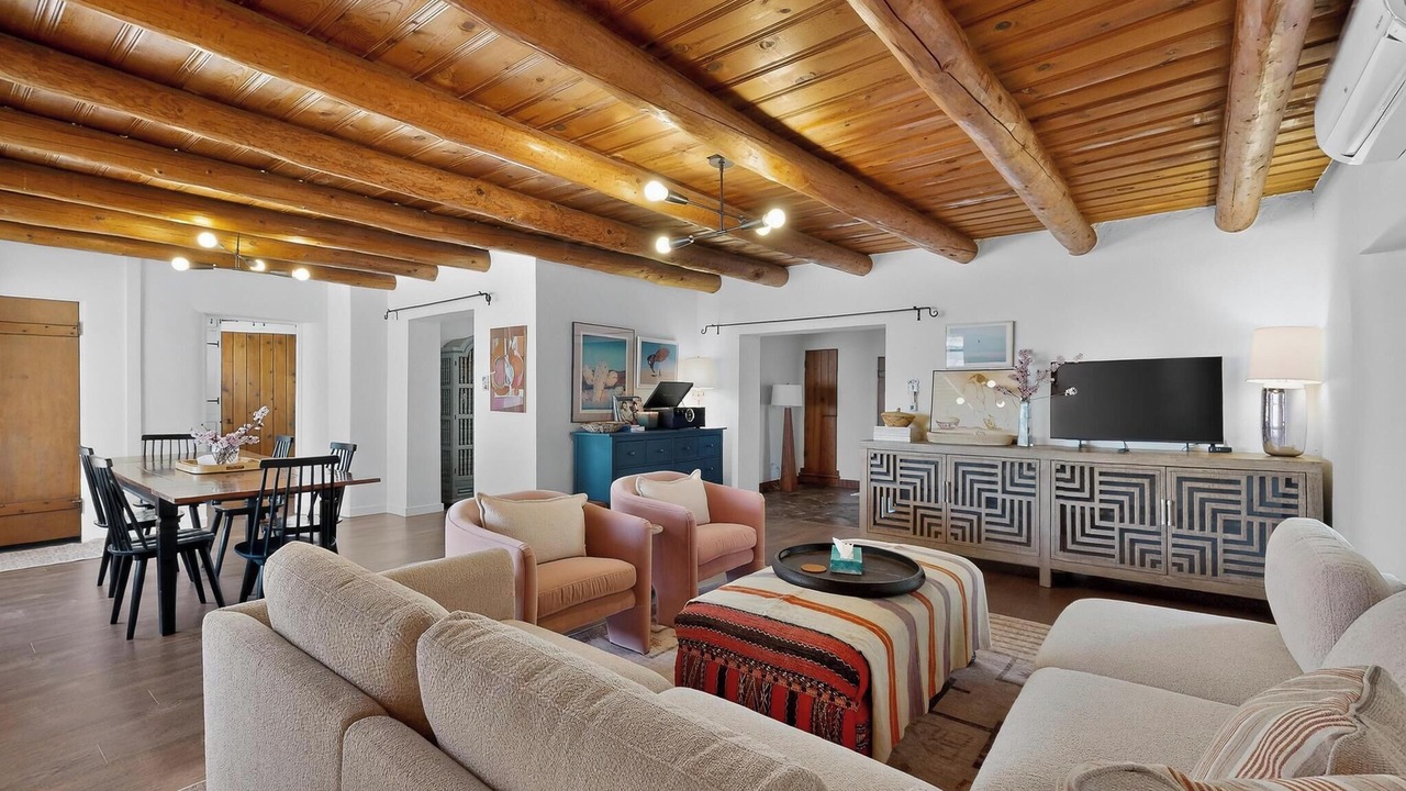Photo of Livingroom in Raynolds Addition