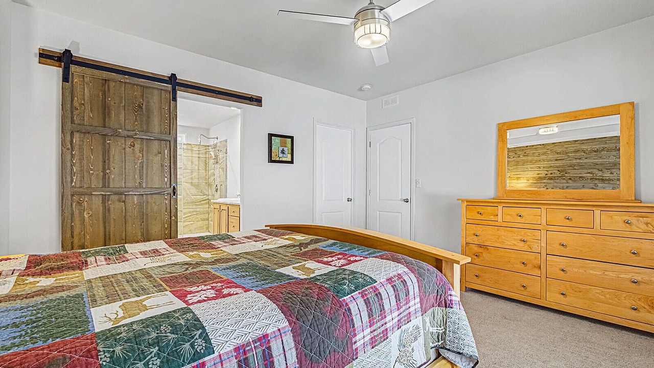 Photo of Bedroom in Garden Valley