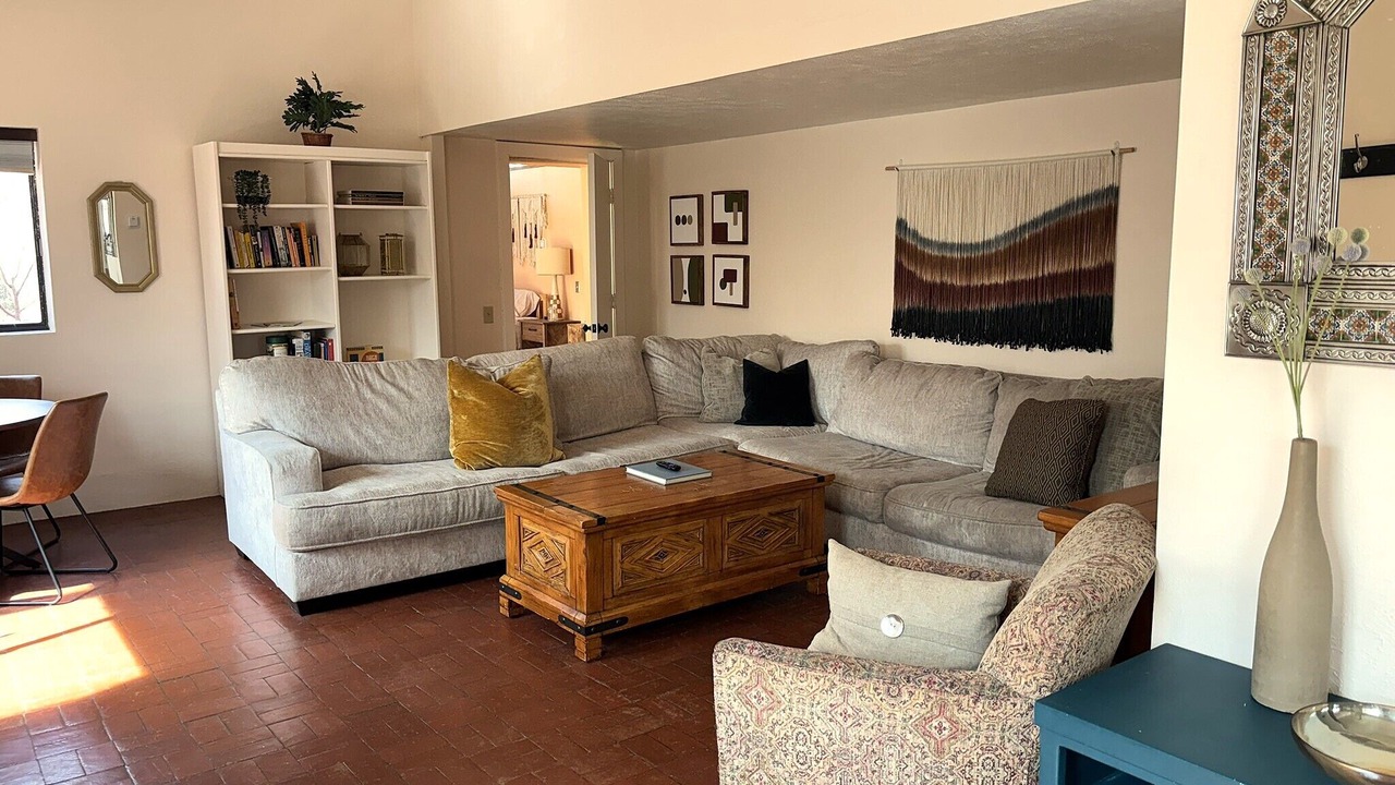 Photo of Livingroom in East Old Golden Rd