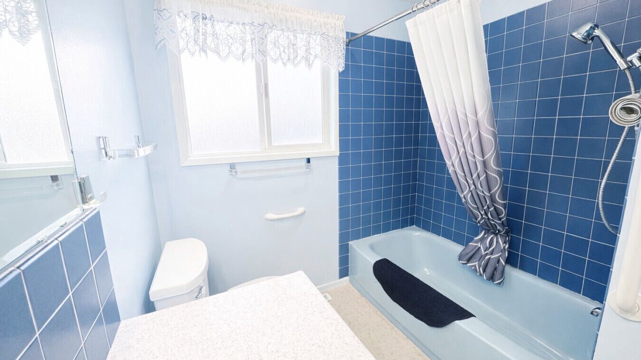 Photo of Bathroom in Oroville