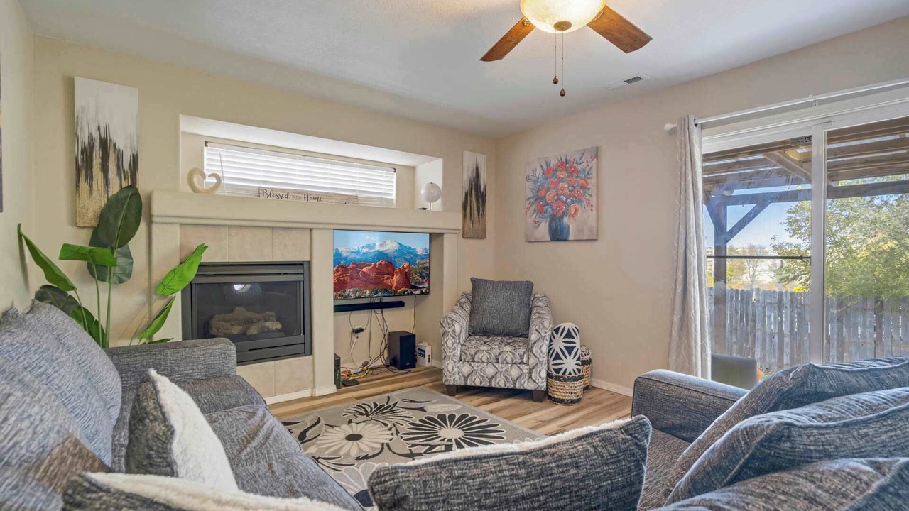 Photo of Livingroom in Security-Widefield
