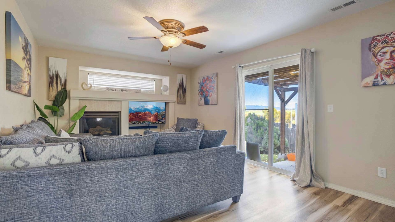 Photo of Livingroom in Security-Widefield