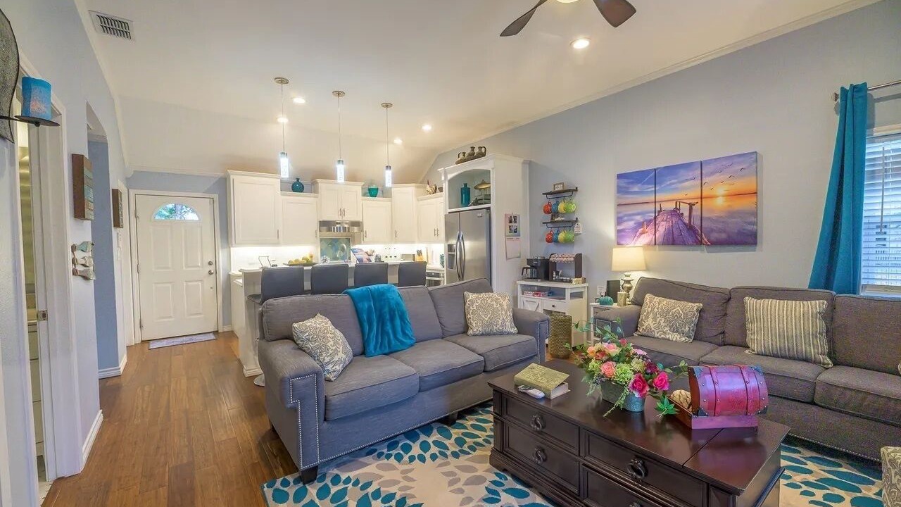 Photo of Livingroom in Graford