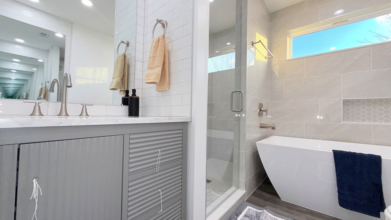 Photo of Bathroom in Lakewood Village