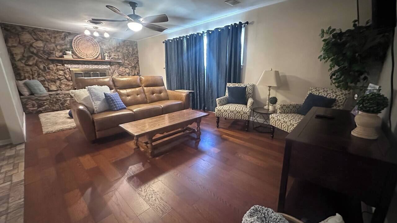 Photo of Livingroom in Enid