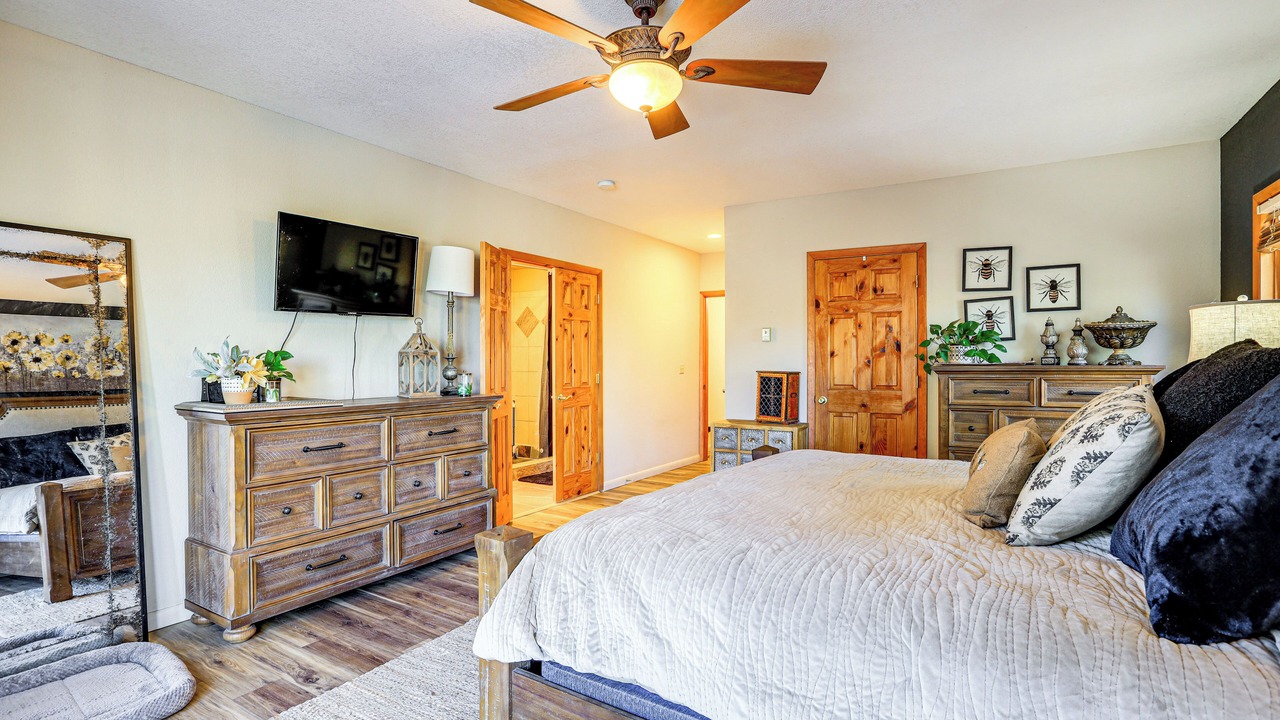 Photo of Bedroom in Evergreen Meadows