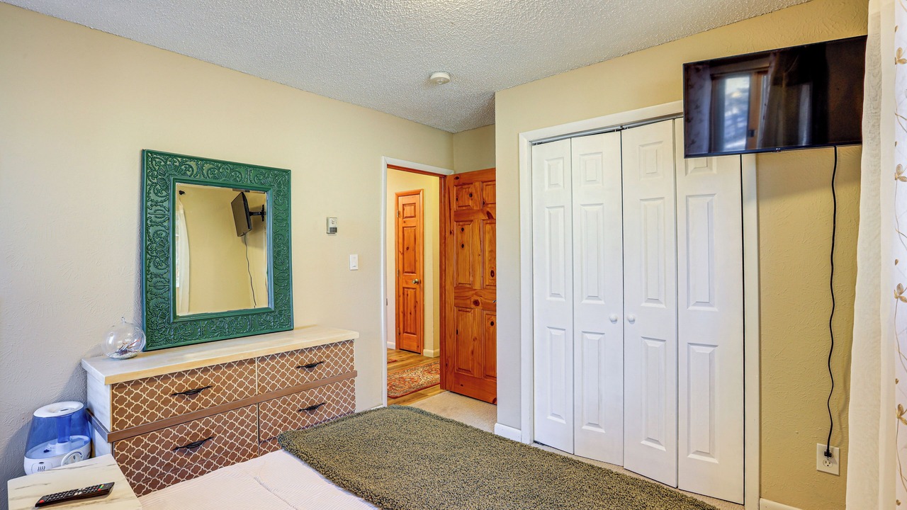 Photo of Bedroom in Evergreen Meadows