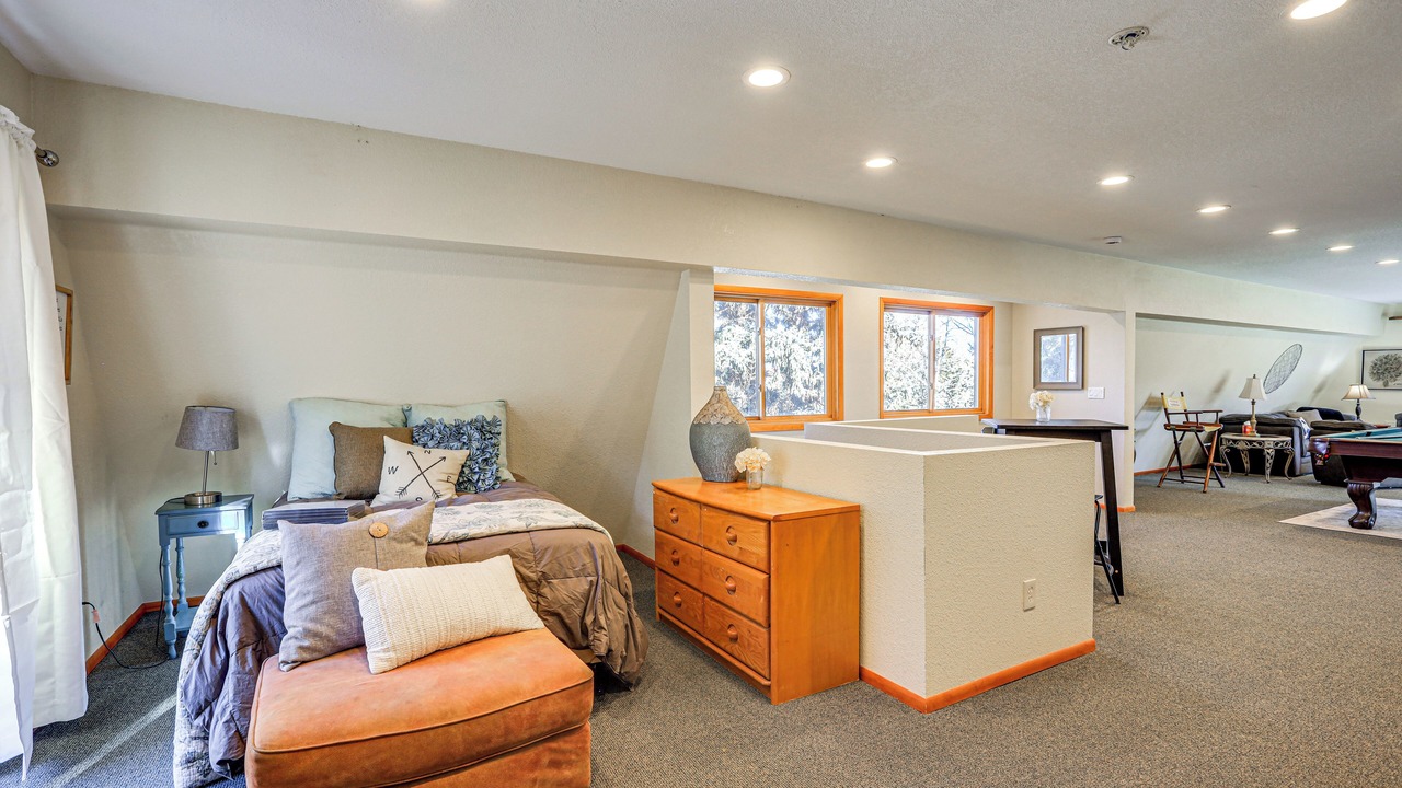 Photo of Bedroom in Evergreen Meadows