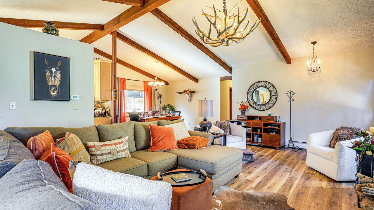 Photo of Livingroom in Evergreen Meadows