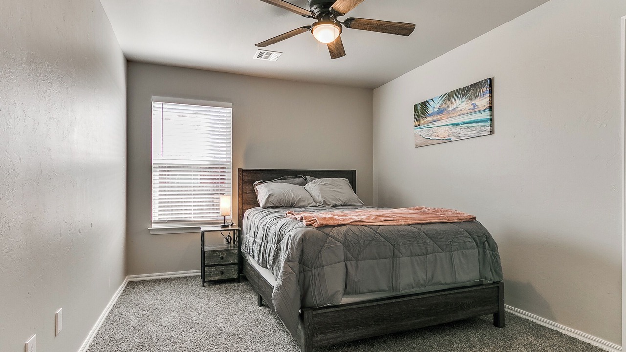 Photo of Bedroom in Mustang