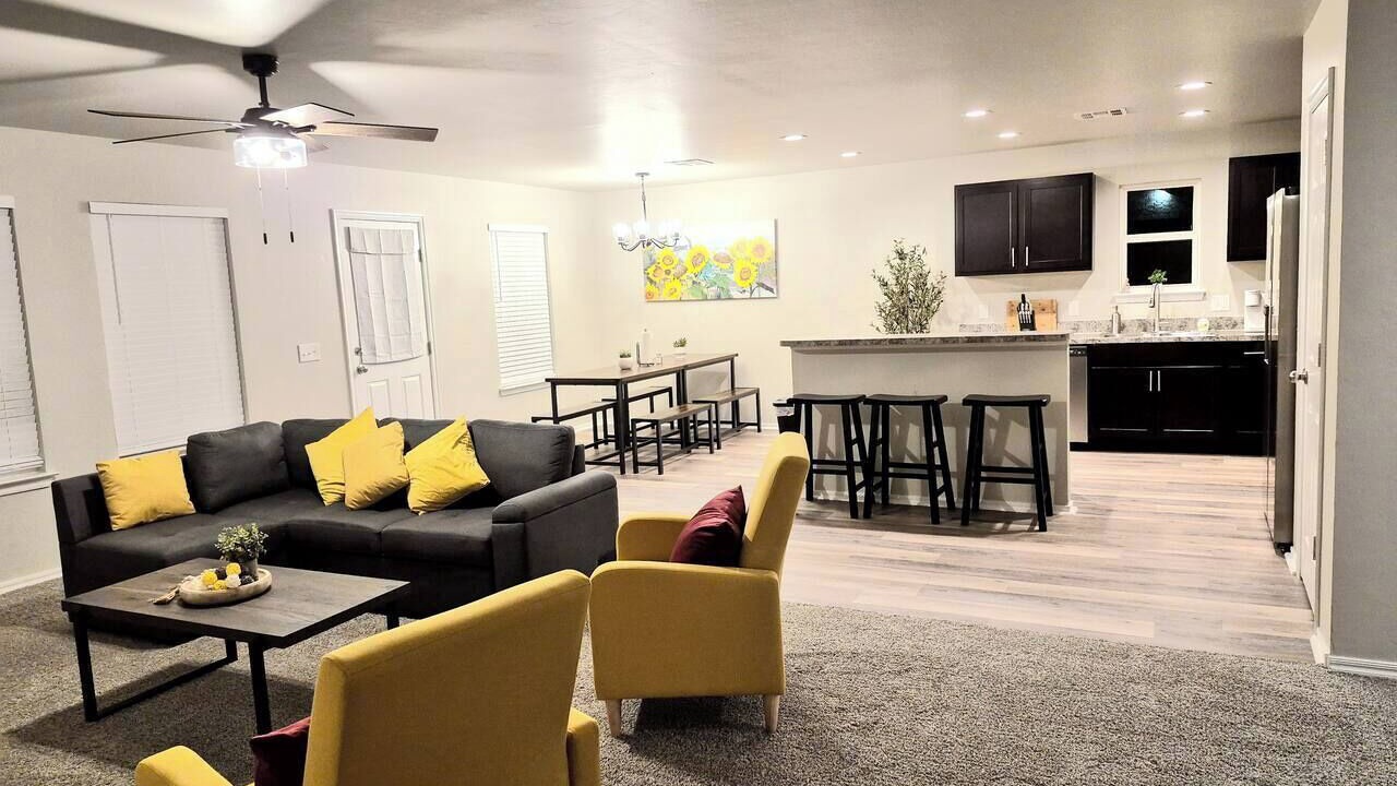 Photo of Livingroom in Mustang