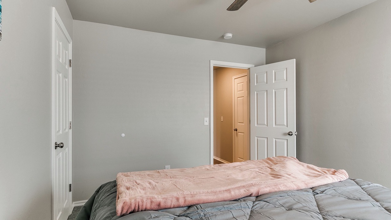 Photo of Bedroom in Mustang