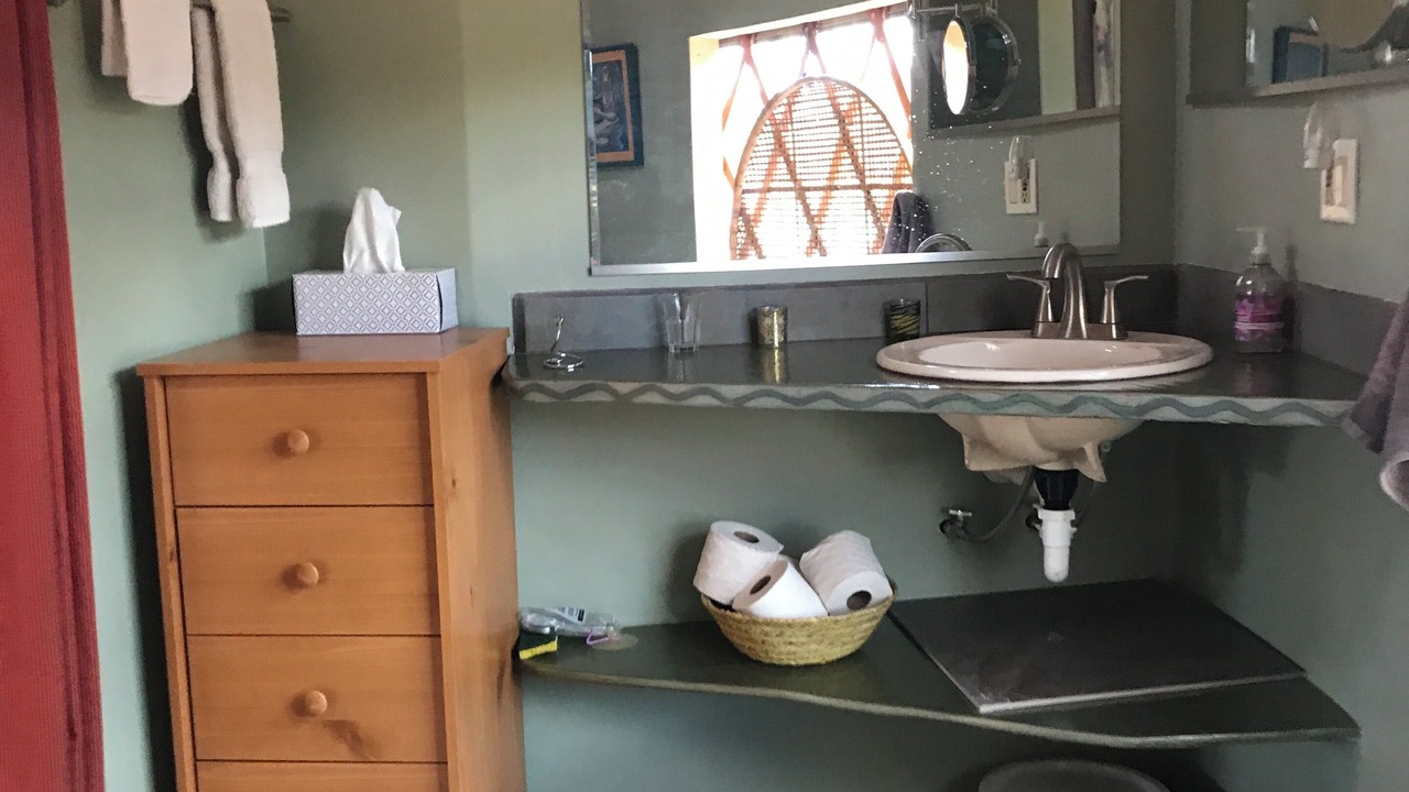 Photo of Bathroom in Canoncito