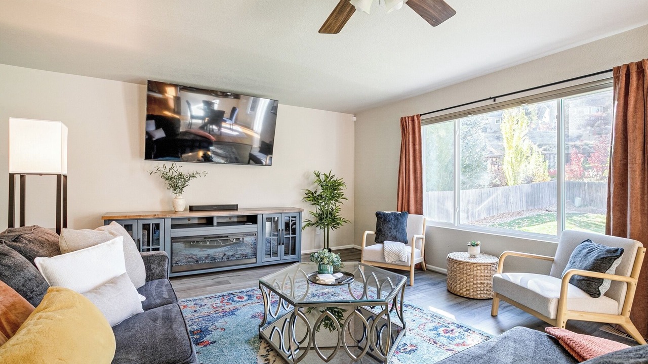 Photo of Livingroom in Roxborough