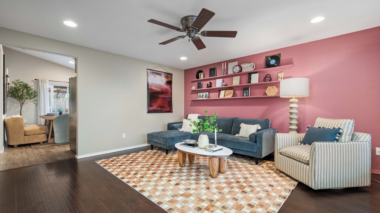 Photo of Livingroom in Tri-Cities