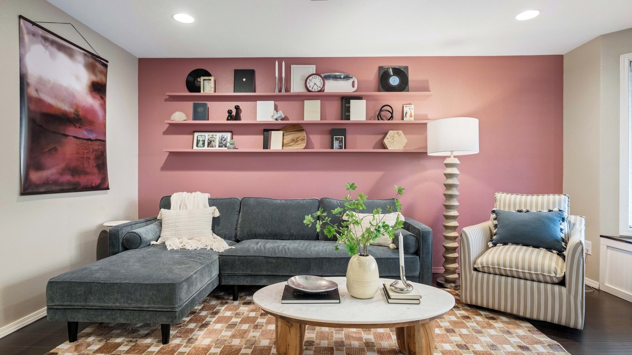 Photo of Livingroom in Tri-Cities