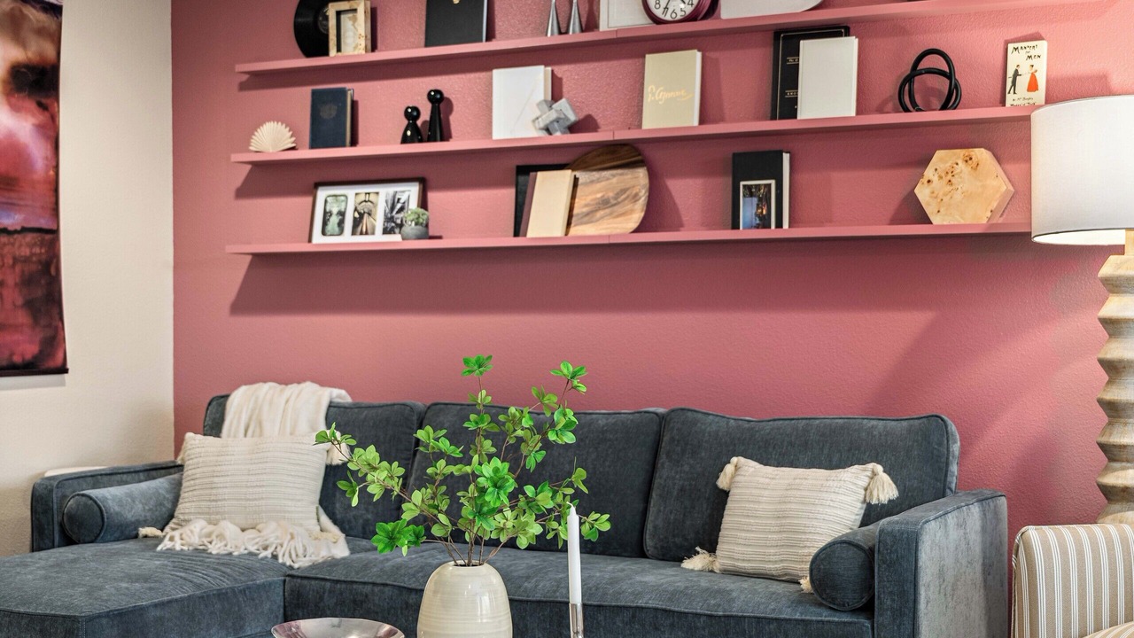 Photo of Livingroom in Tri-Cities