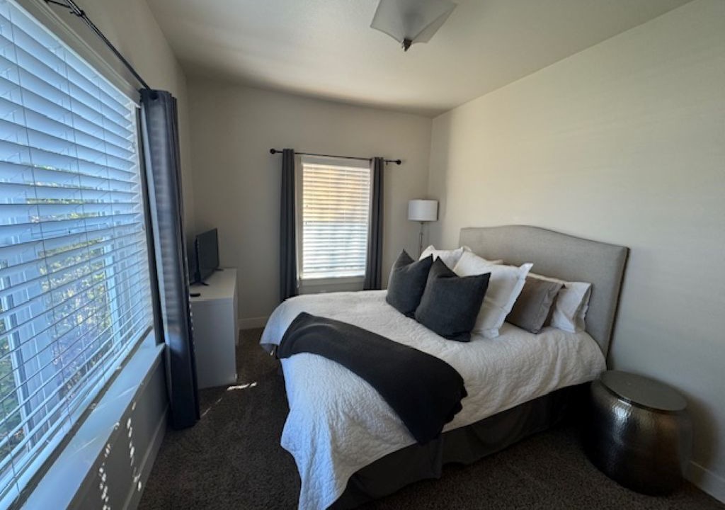 Photo of Bedroom in Hale