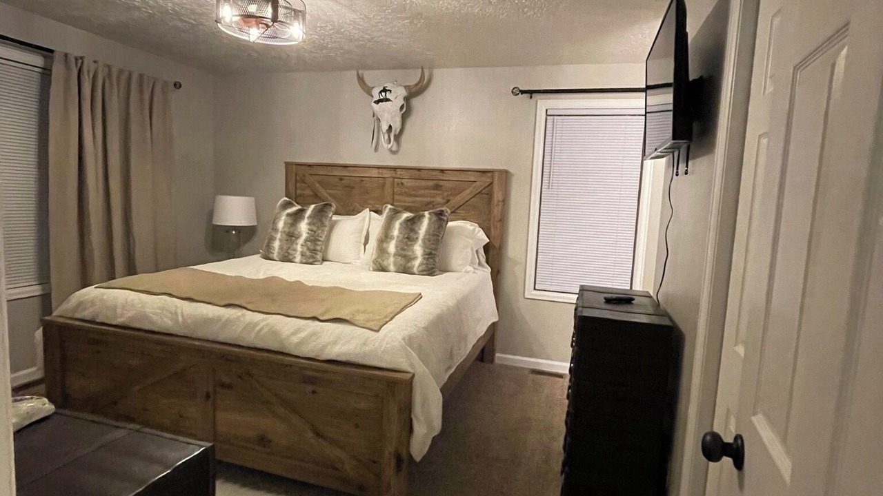 Photo of Bedroom in Saratoga