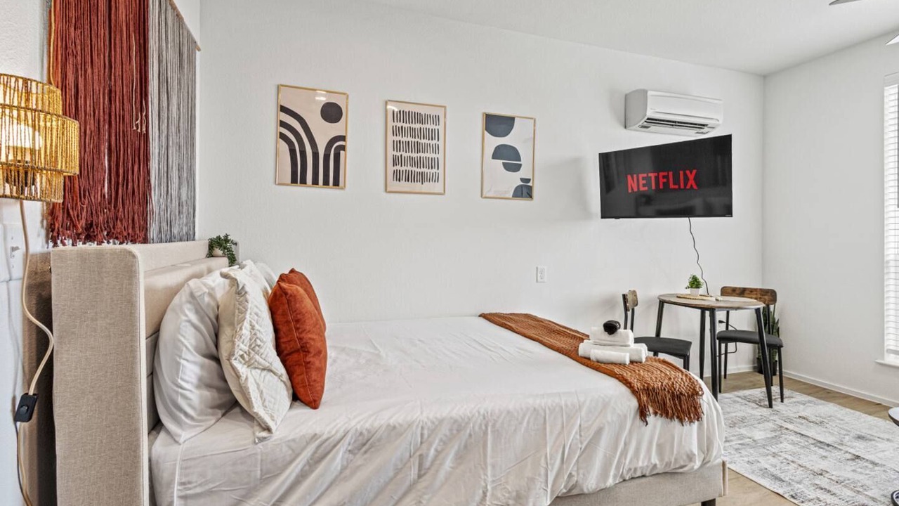 Photo of Bedroom in Oak Cliff