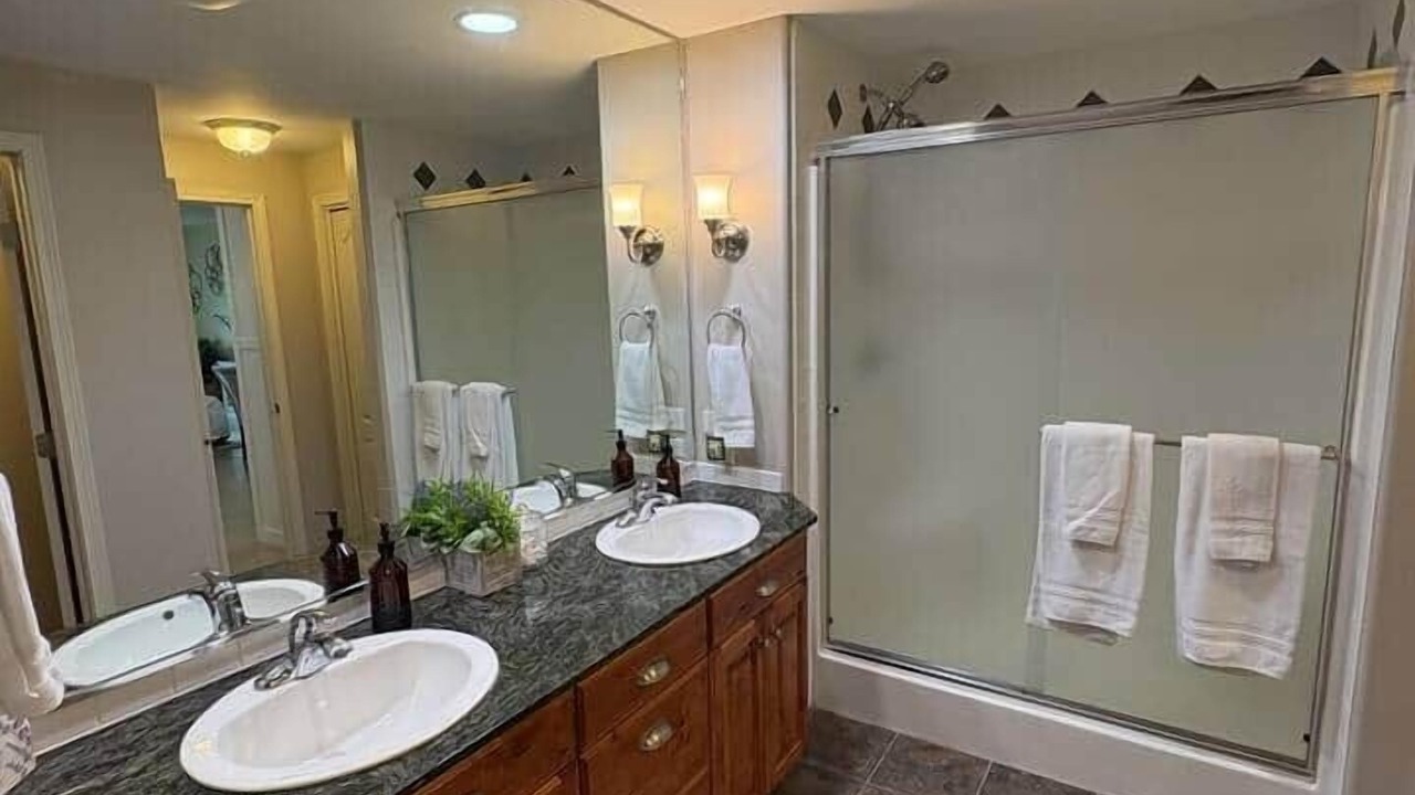 Photo of Bathroom in Colbert