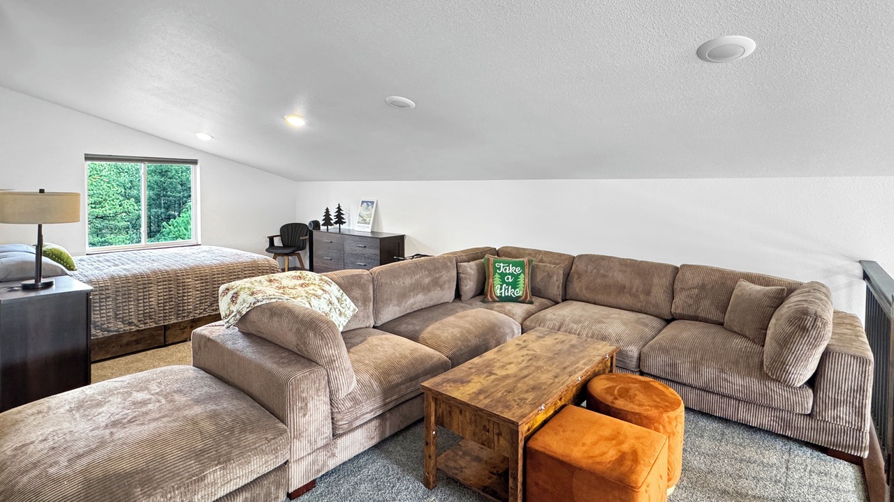 Photo of Livingroom in Custer