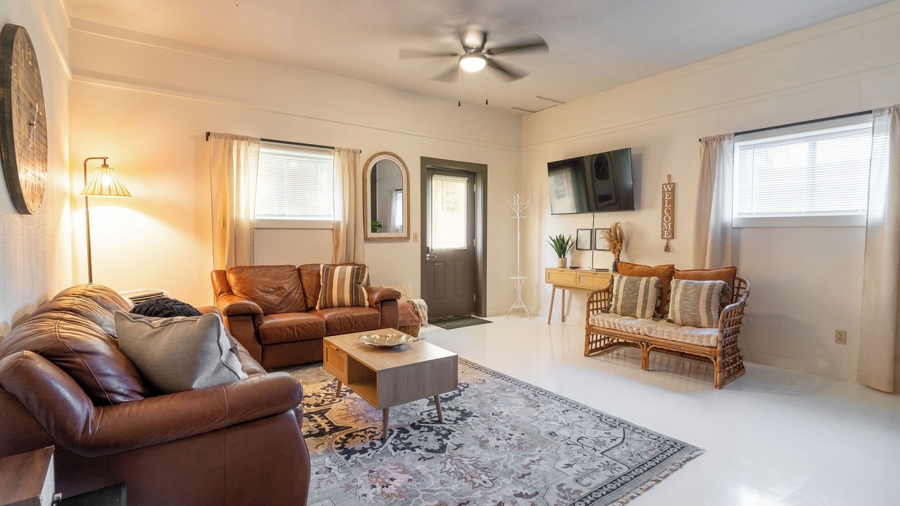 Photo of Livingroom in Halfway
