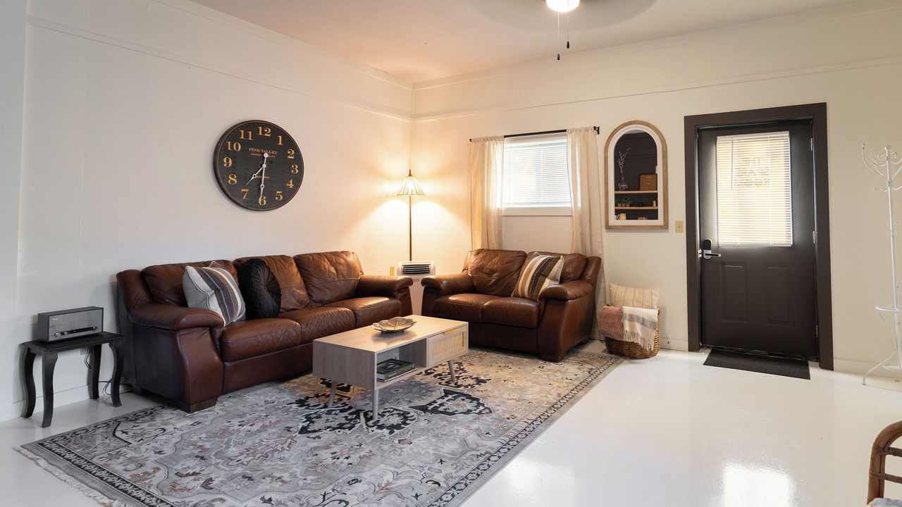 Photo of Livingroom in Halfway