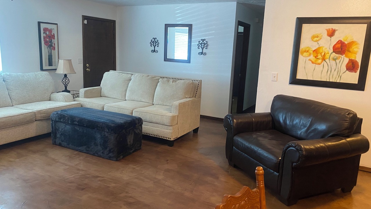 Photo of Livingroom in Ada