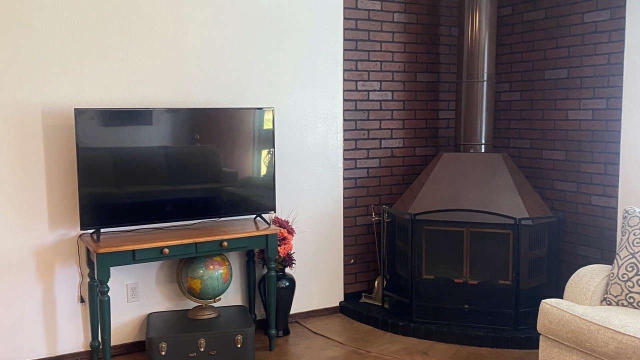 Photo of Livingroom in Ada