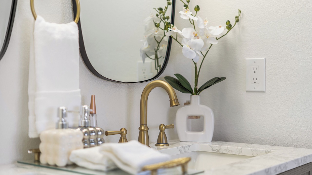 Photo of Bathroom in Club Crest