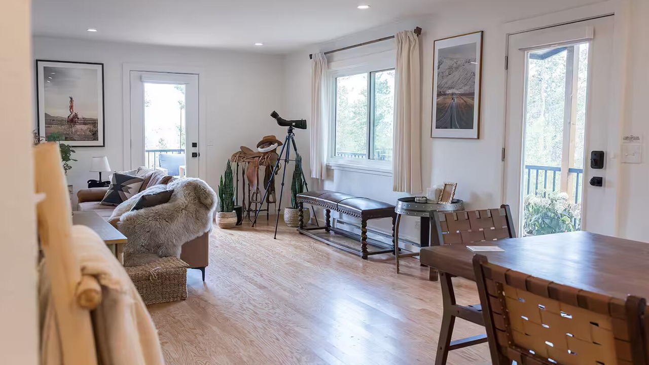 Photo of Livingroom in Evergreen