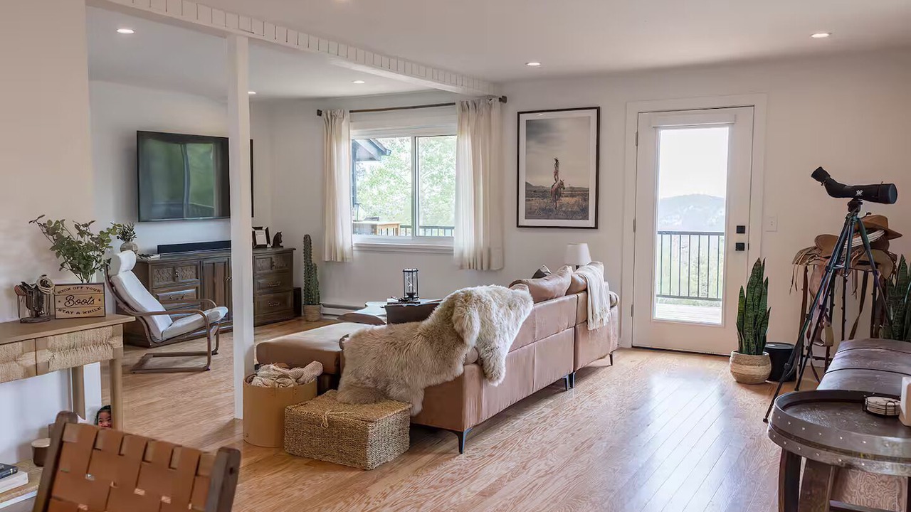 Photo of Livingroom in Evergreen