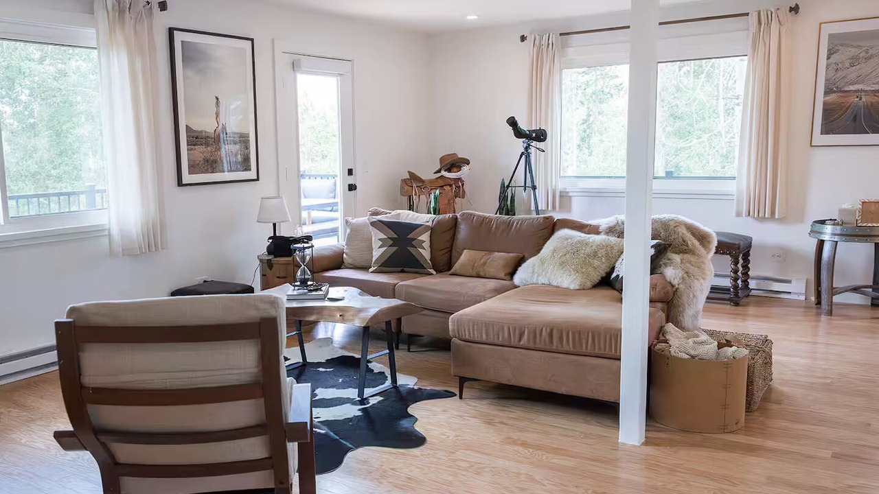 Photo of Livingroom in Evergreen