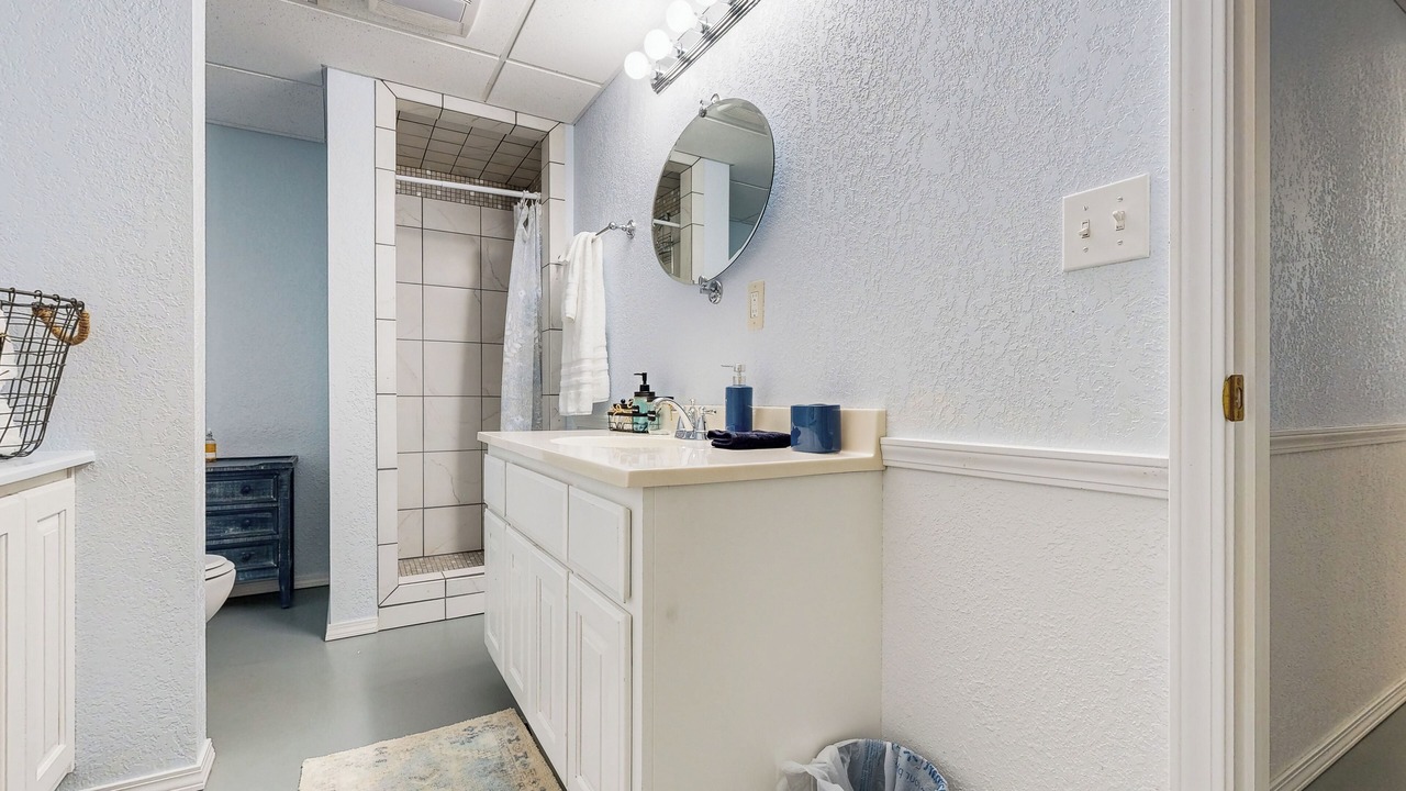 Photo of Bathroom in Hoyt