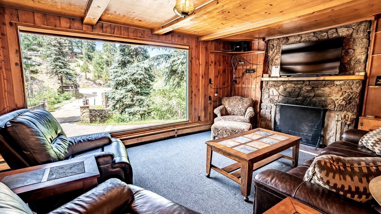 Photo of Livingroom in Evergreen