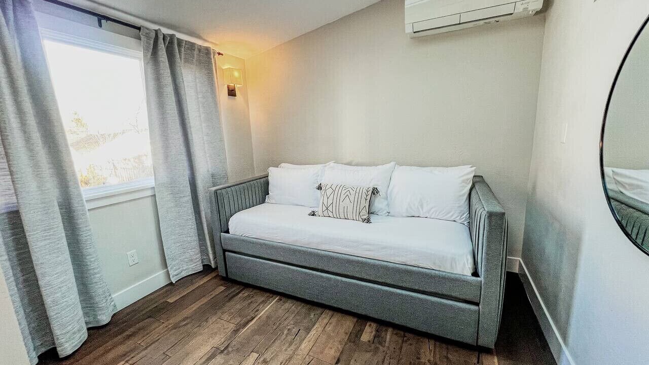 Photo of Livingroom in Mapleton Hill