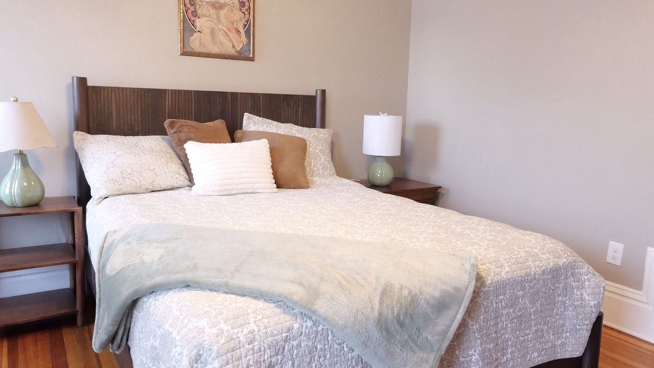 Photo of Bedroom in Near South