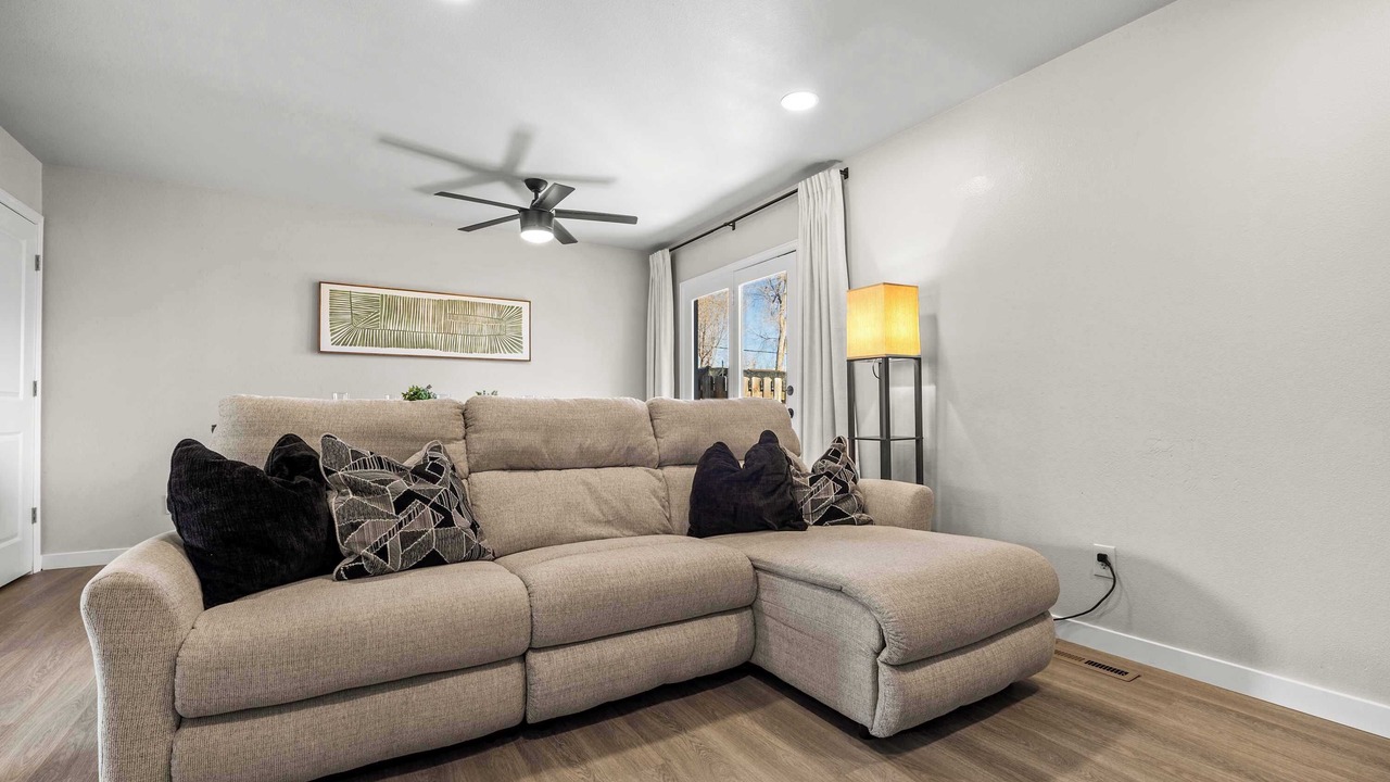 Photo of Livingroom in Martinez Park