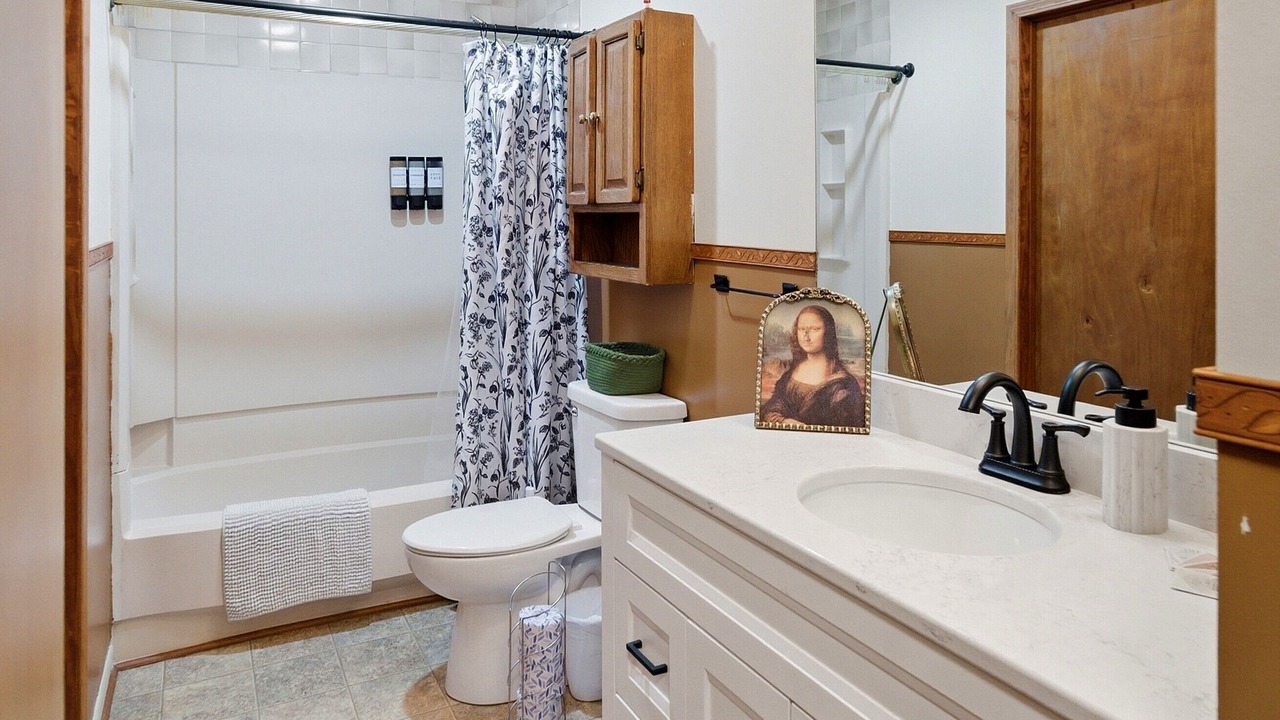 Photo of Bathroom in Garden City