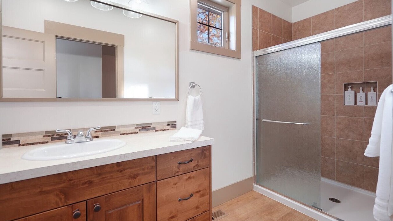Photo of Bathroom in Oroville