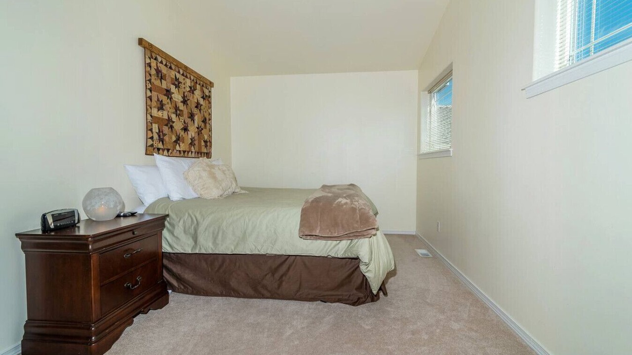 Photo of Bedroom in Sunland Estates