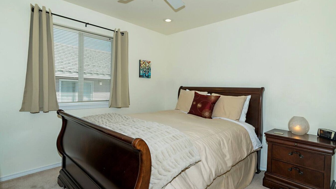 Photo of Bedroom in Sunland Estates