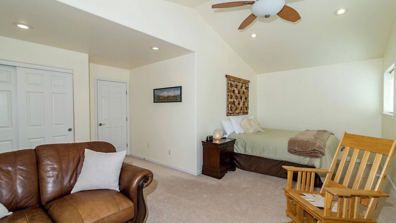 Photo of Bedroom in Sunland Estates