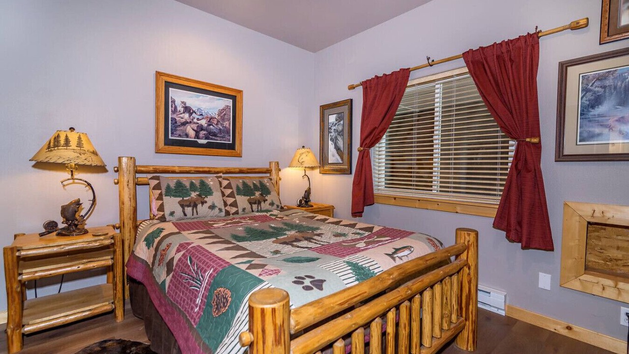 Photo of Bedroom in Lincoln County