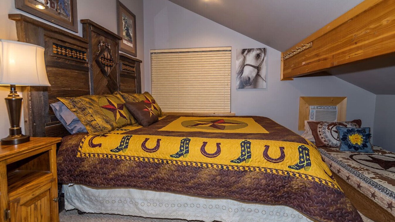Photo of Bedroom in Lincoln County