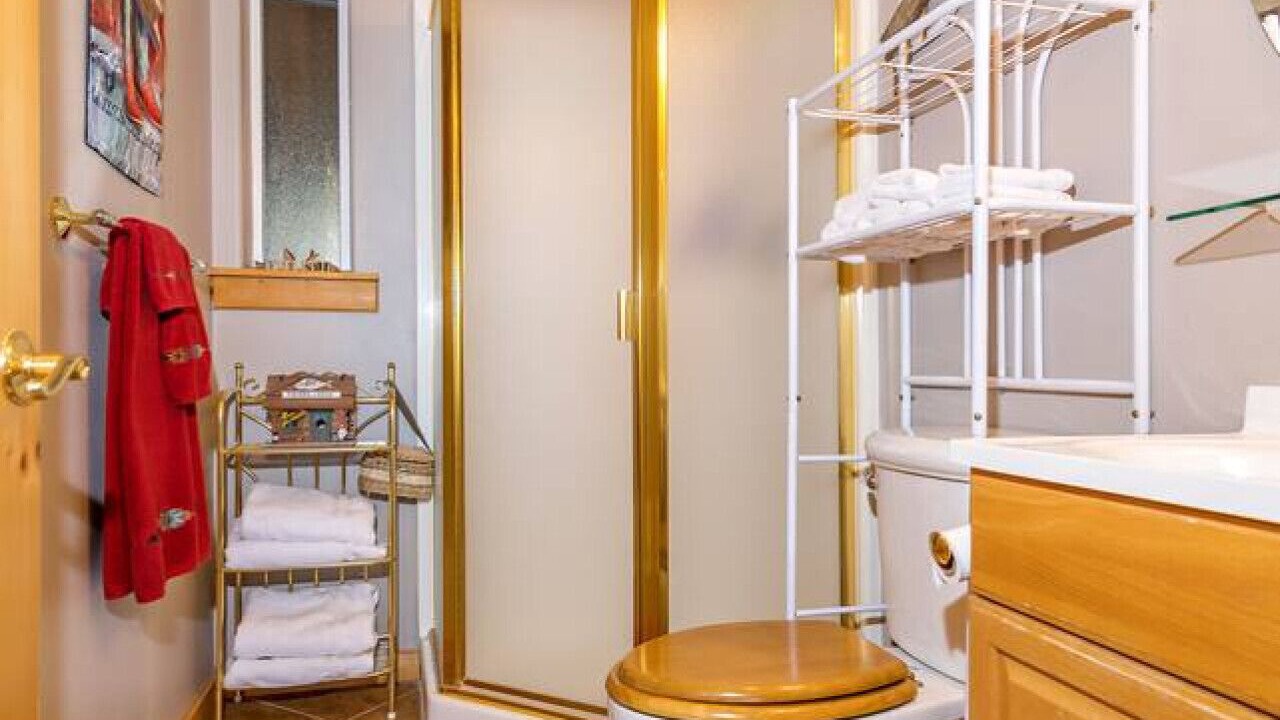 Photo of Bathroom in Lincoln County