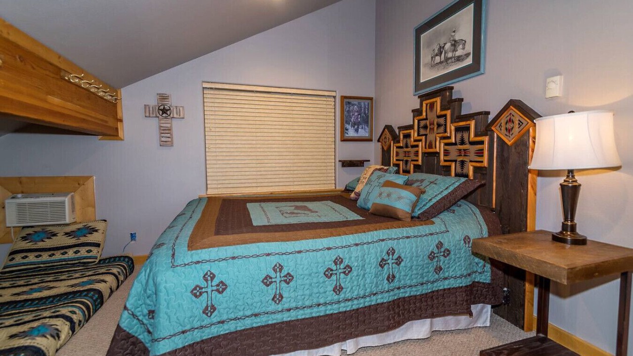 Photo of Bedroom in Lincoln County