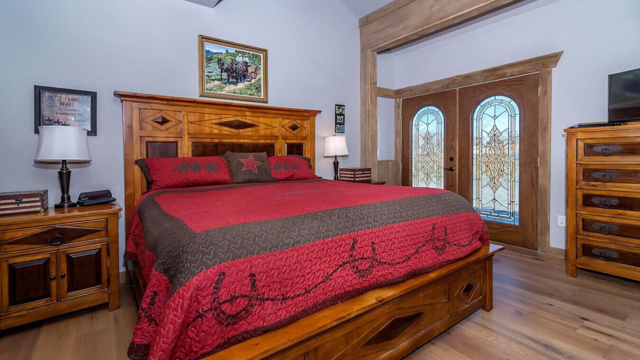 Photo of Bedroom in Lincoln County